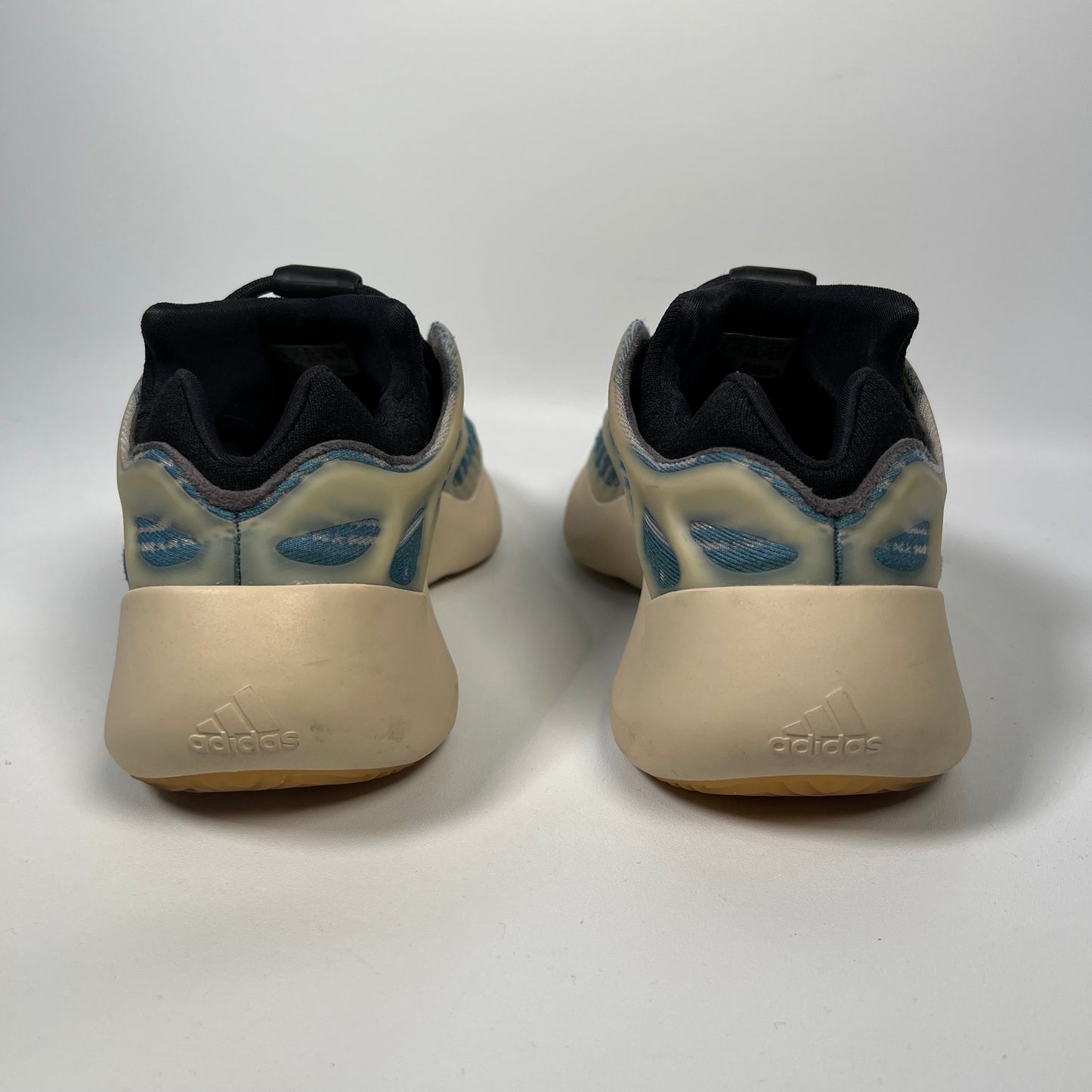 Yeezy 700 Kyanite Size 8 USED s17492