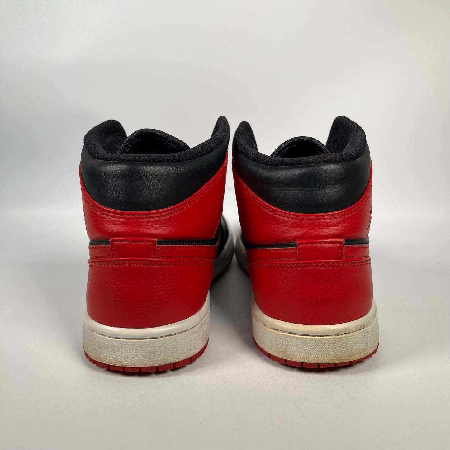 Jordan 1 Mid Banned (2020) Size 8.5 USED s18761