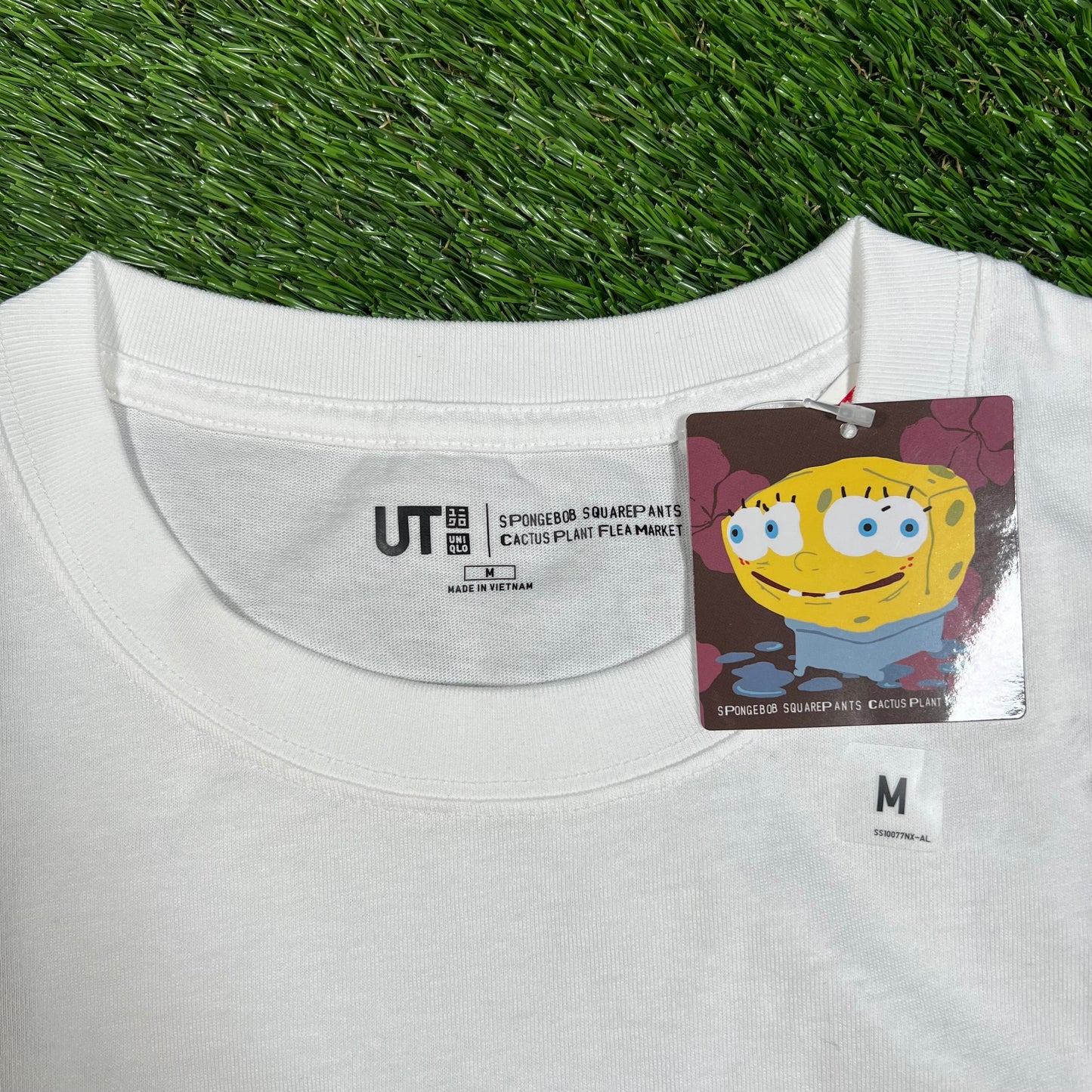 Uniqlo Spongebob Square Pants White Tee Size Medium NEW x14417