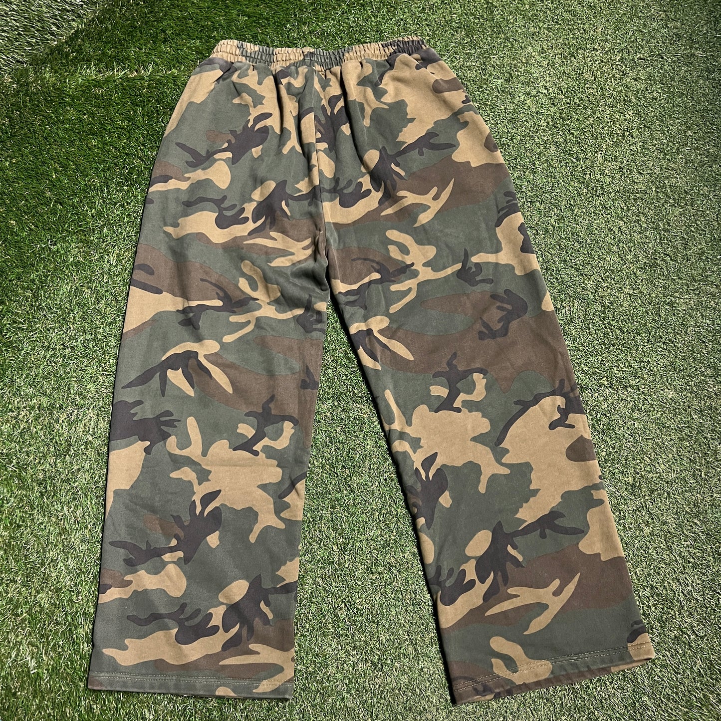 GV Gallery Raspberry Sport Camo Sweatpants Size Large NEW x13755