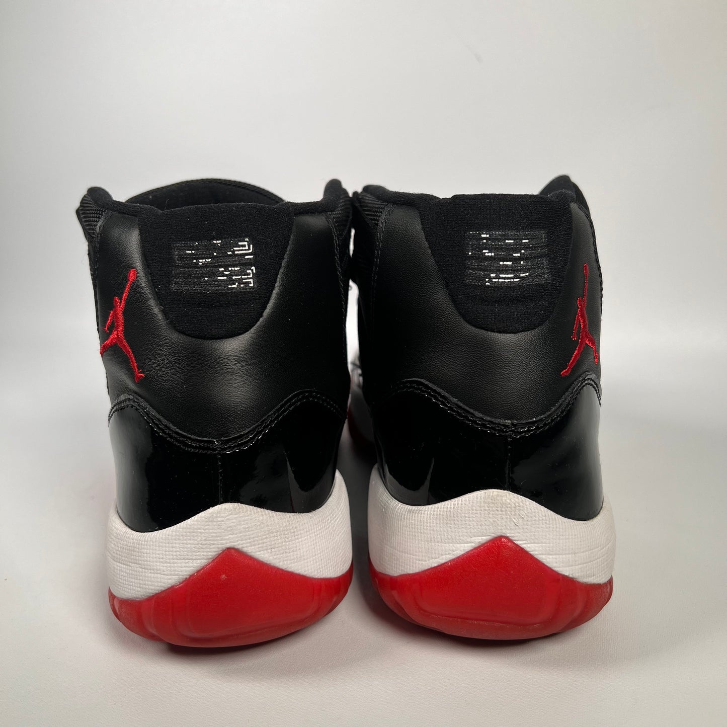 Jordan 11 Playoffs CDP (2008) Size 9.5 USED s17706