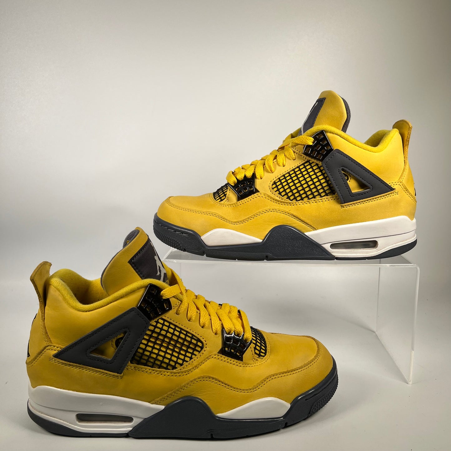 Jordan 4 Lightning (2021) Size 8 USED S18812