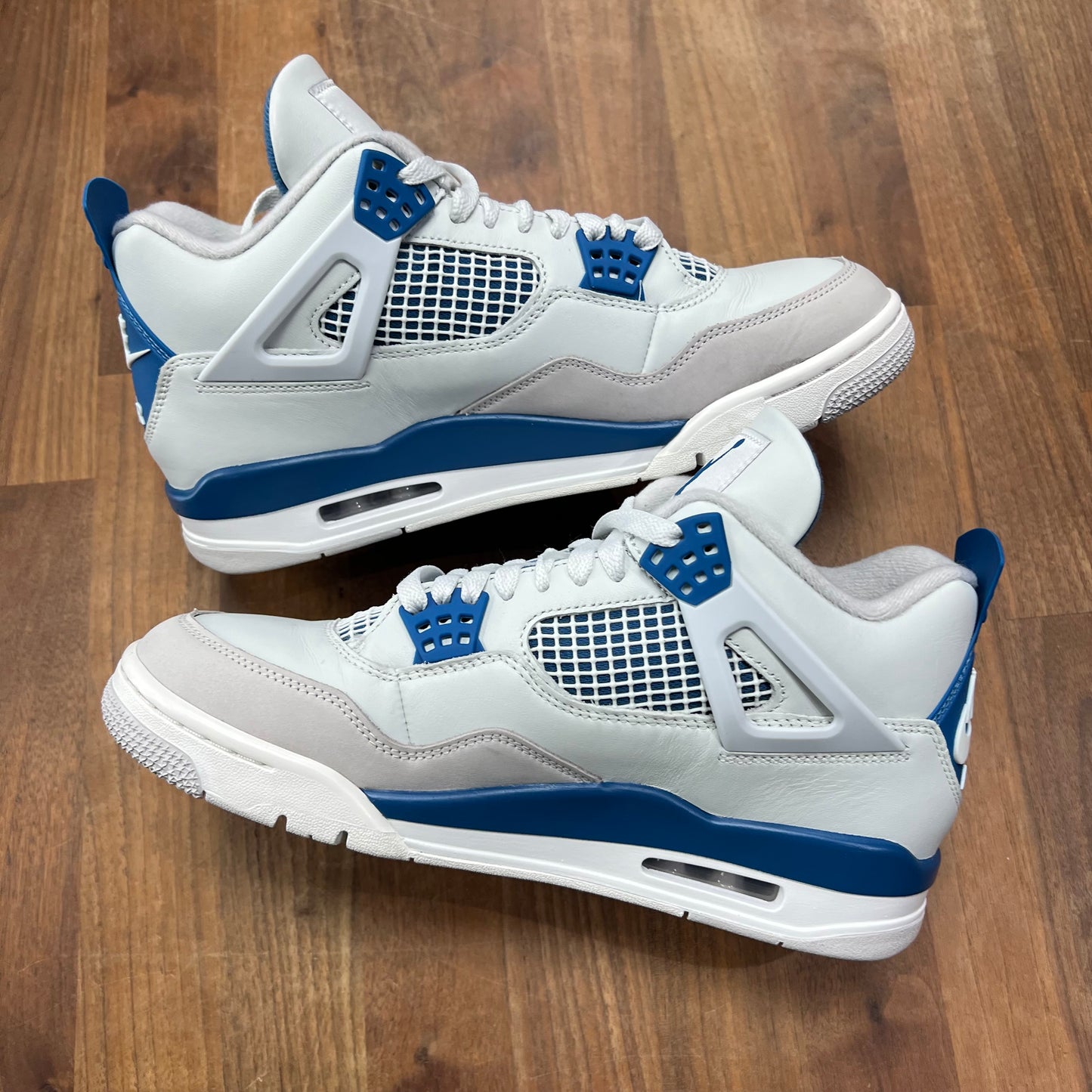 Jordan 4 Military Blue (2024) Size 9 USED s17147