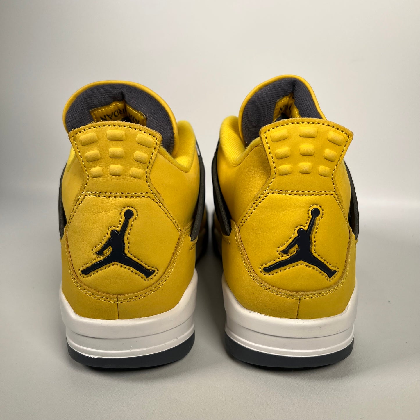 Jordan 4 Lightning (2021) Size 9 USED s17845