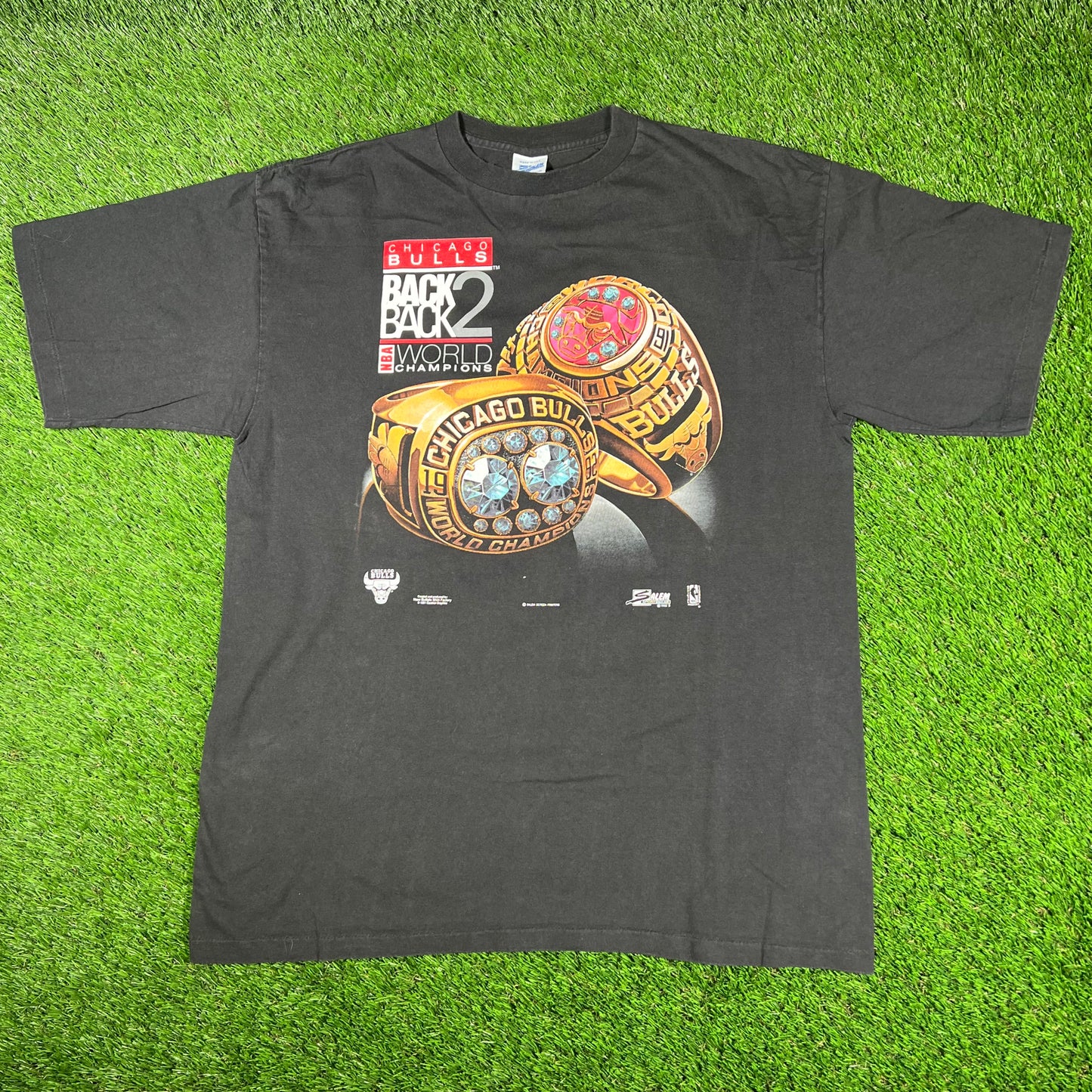 1992 Chicago Bulls Back 2 Back Champs Rings Salem Tag Black Tee Size XL USED v16737