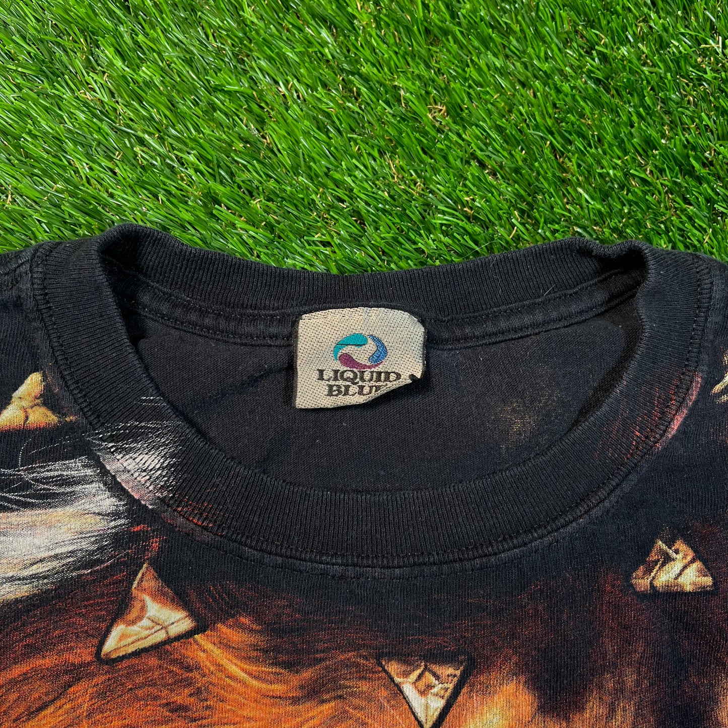 2004 Liquid Blue AOP Lion Black Tee Size Large USED v18814