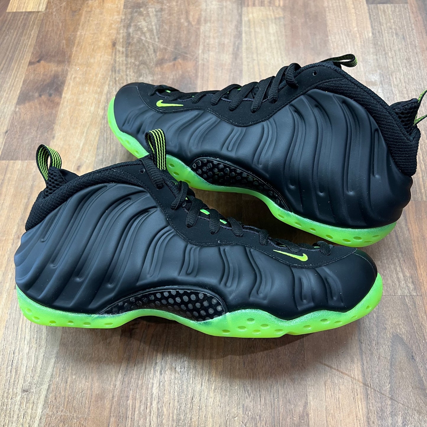 Nike Air Foamposite One Black Volt Size 9 NEW S17244