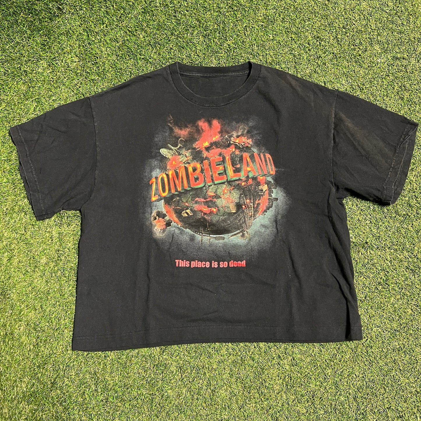2009 Zombieland This Place Is So Dead Black Tee Size Medium USED v16285