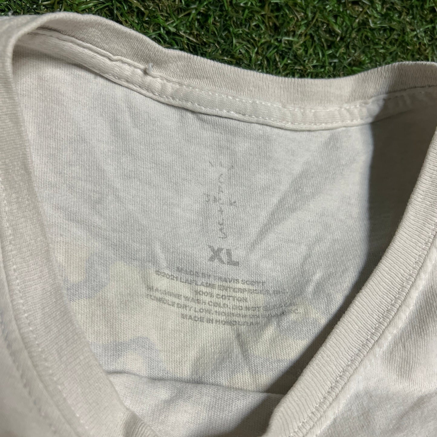 Travis Scott Fragment Kaws Full Print Cream Tee Size XL USED x13370
