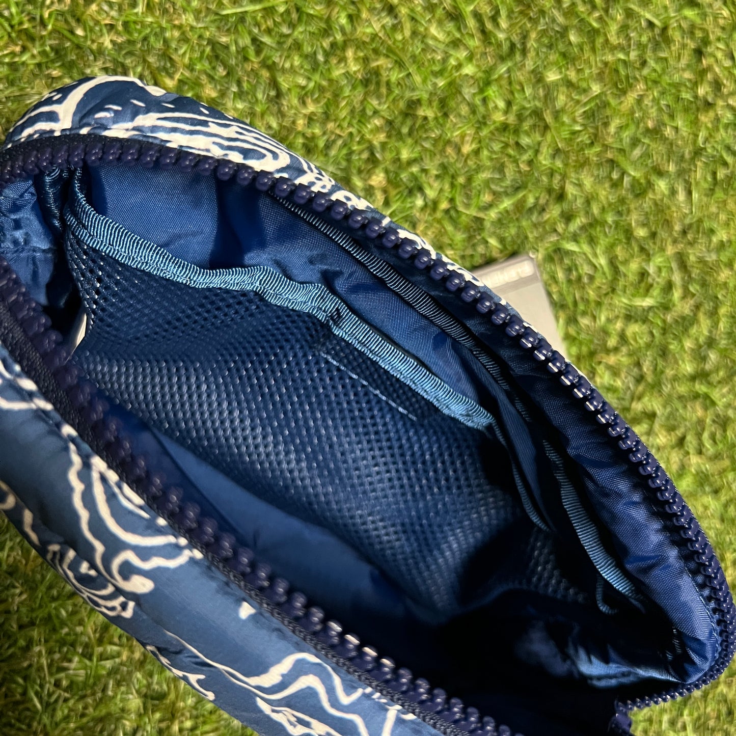Supreme Blue Paisley Puffer Pouch 2022 NEW x13912