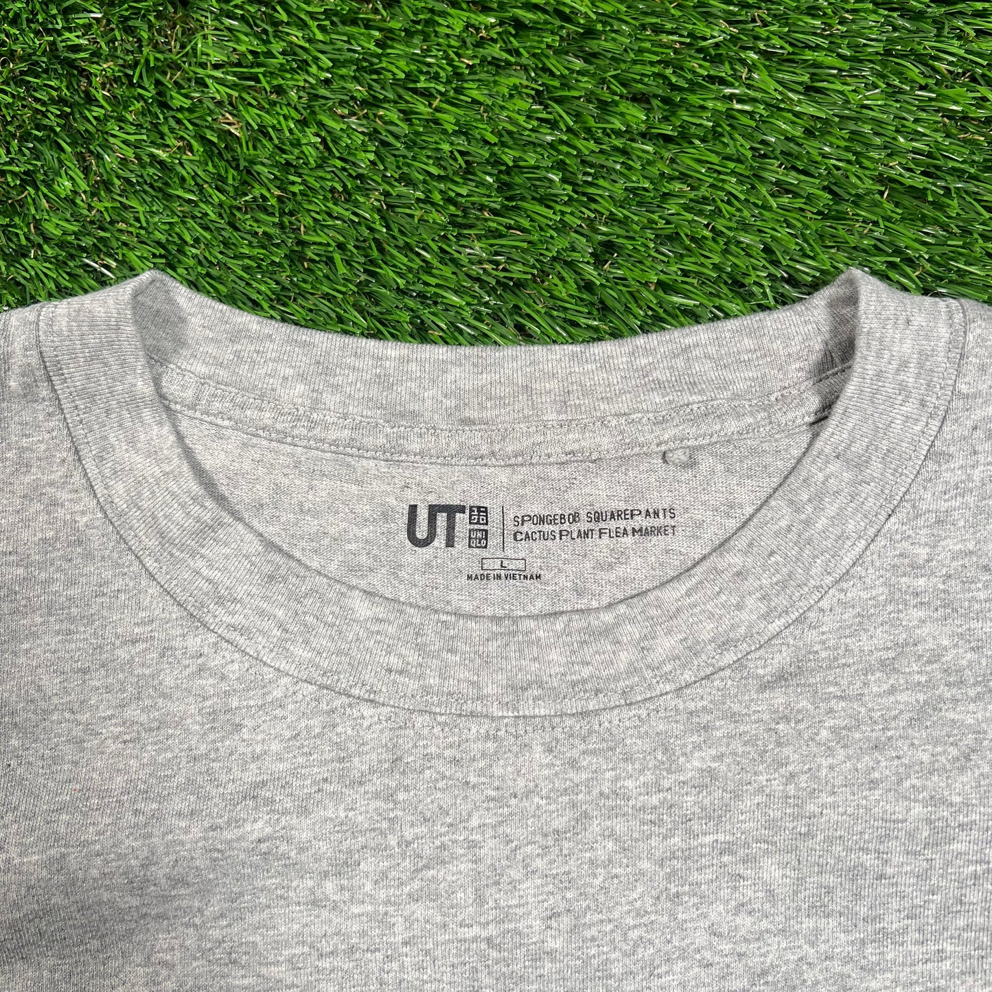 Uniqlo SpongeBob Square Pants Blurry Grey Tee Size Large USED x16340