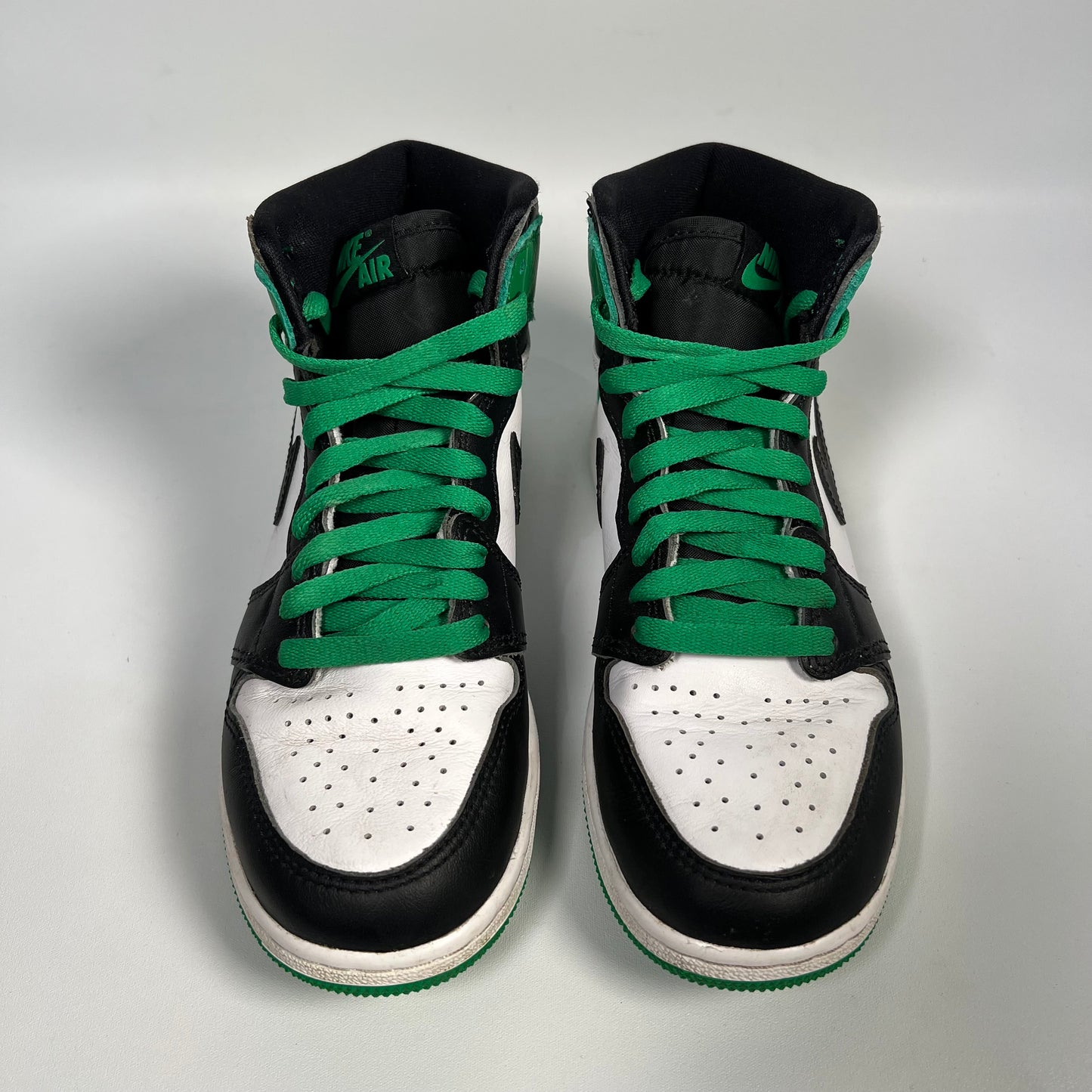 Jordan 1 High Lucky Green (2022) Size 4.5y USED s17697