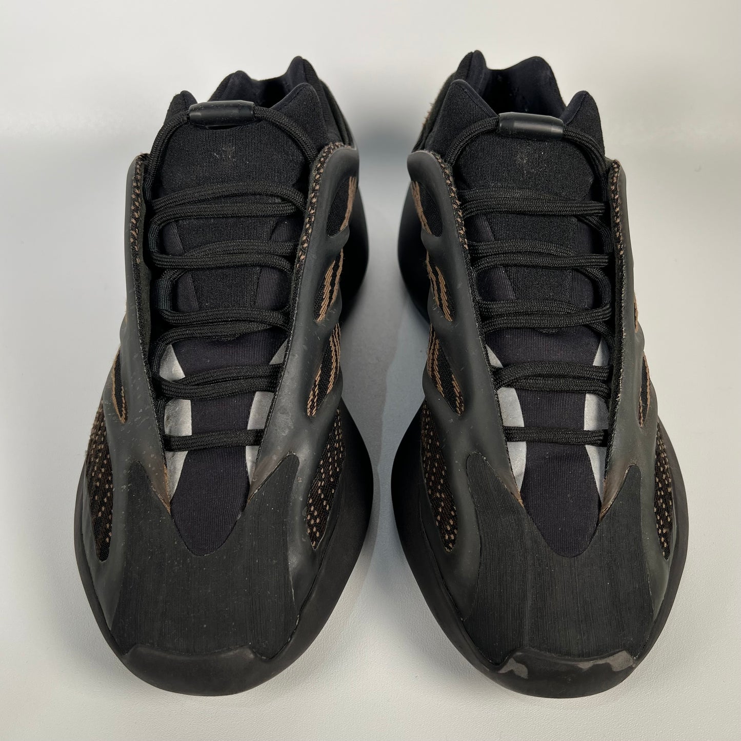 Yeezy 700 V3 Clay Brown Size 10.5 USED S17414