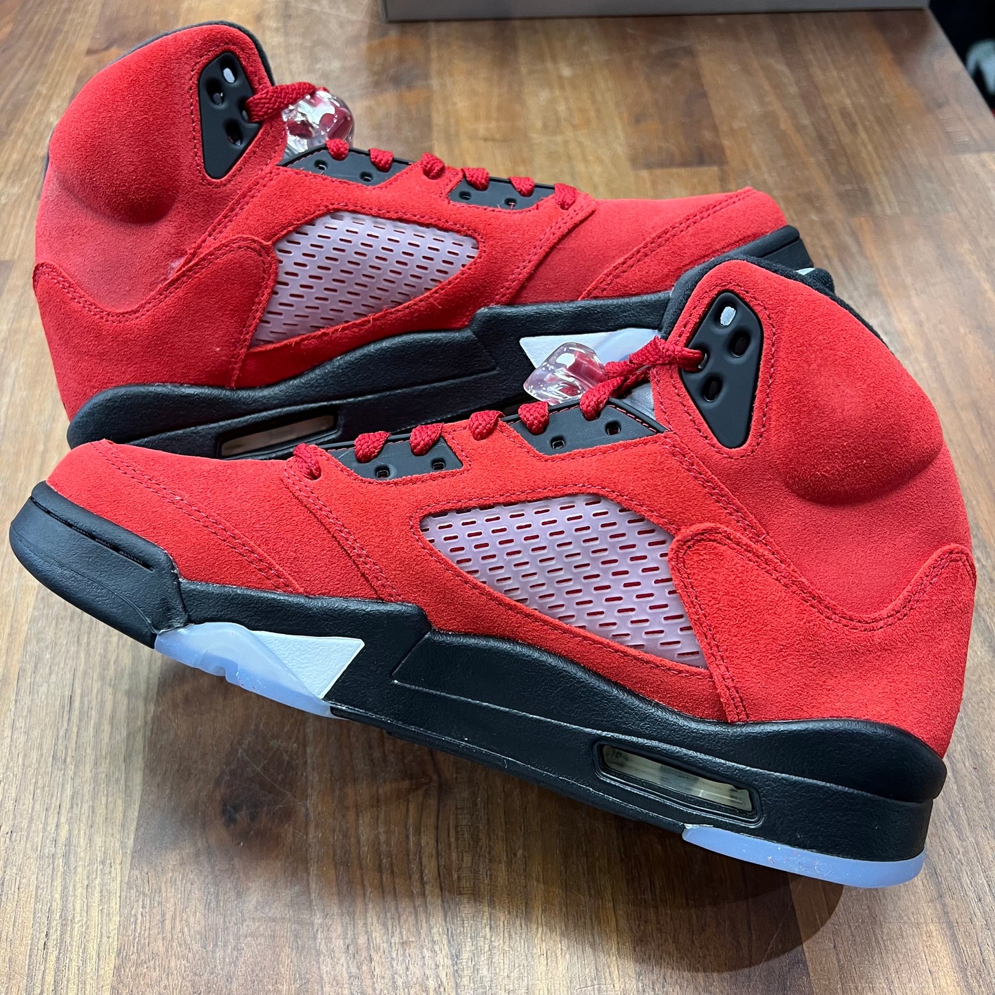 Jordan 5 Raging Bull (2021) Size 9 NEW s17398