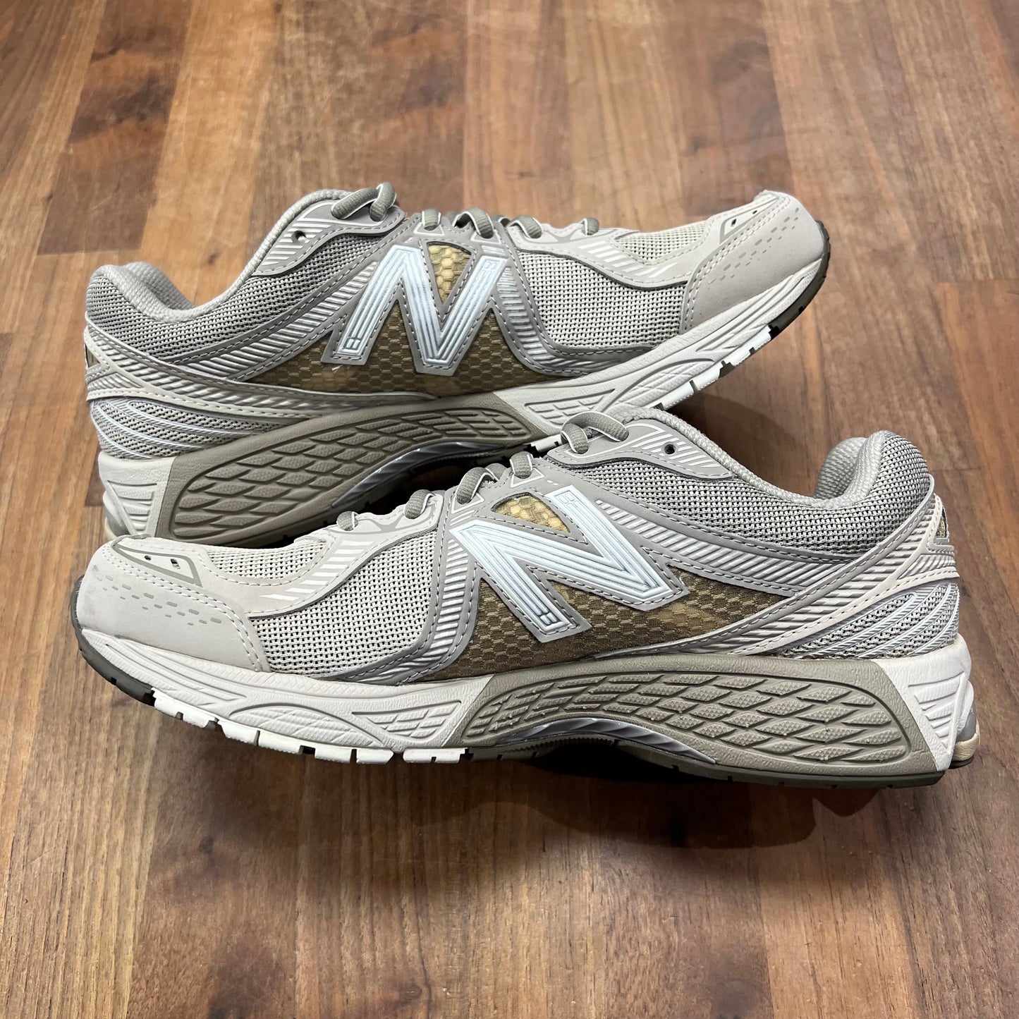 New Balance 860v2 Mars Size 8.5 USED s16952