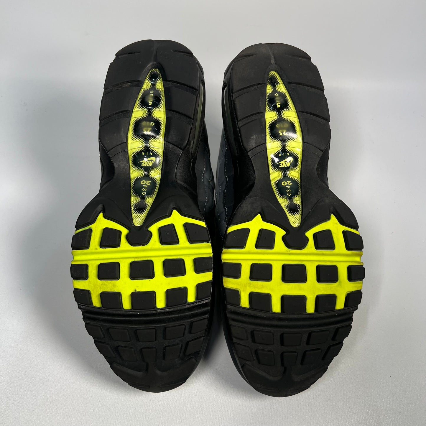 Nike Air Max 95 OG Neon (2020) Size 9 USED s17689