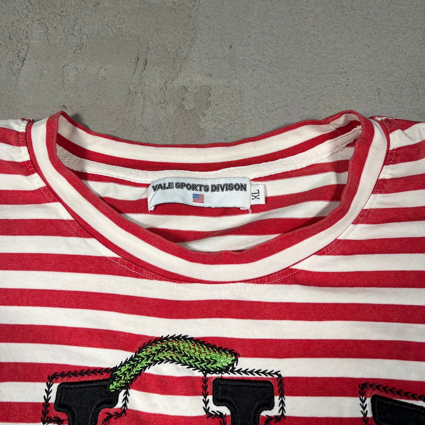 Vale Valley Dreams Striped Red Longsleeve Size XL USED x17081