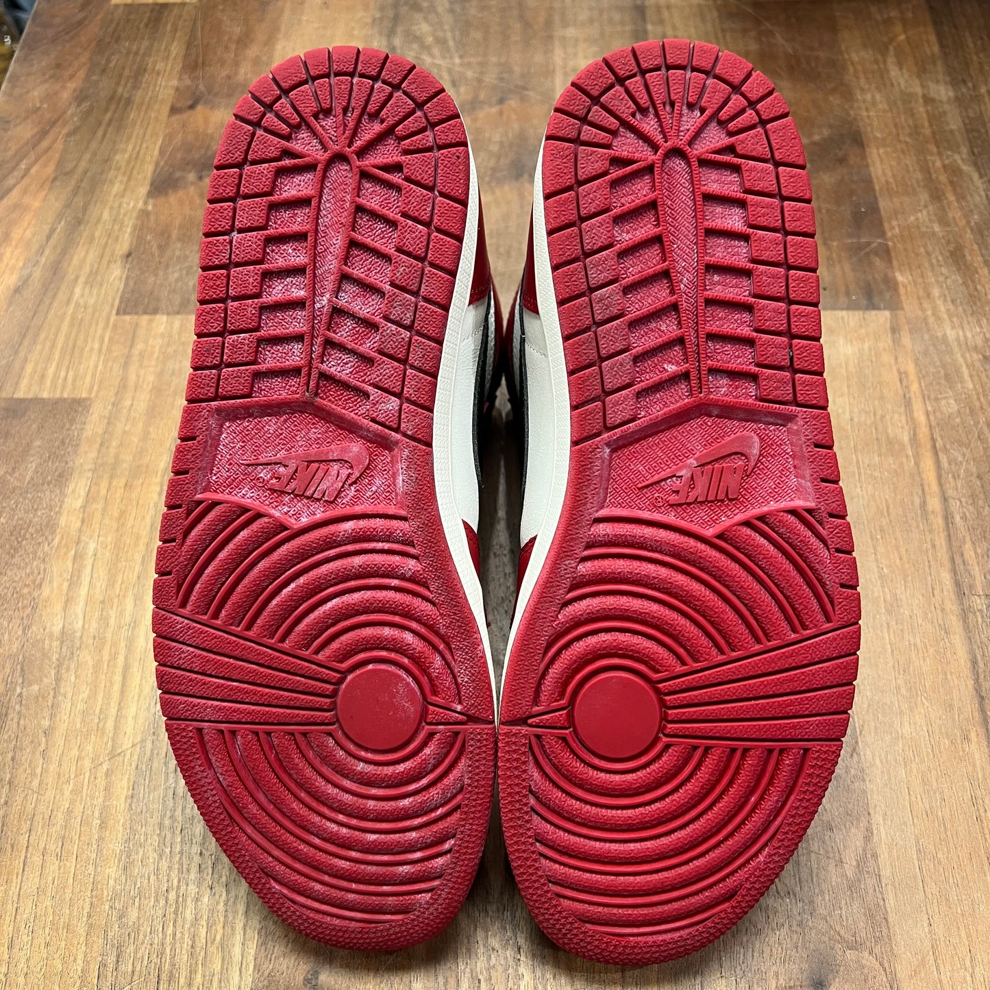 Jordan 1 Lost and Found Size 9.5 USED s16620