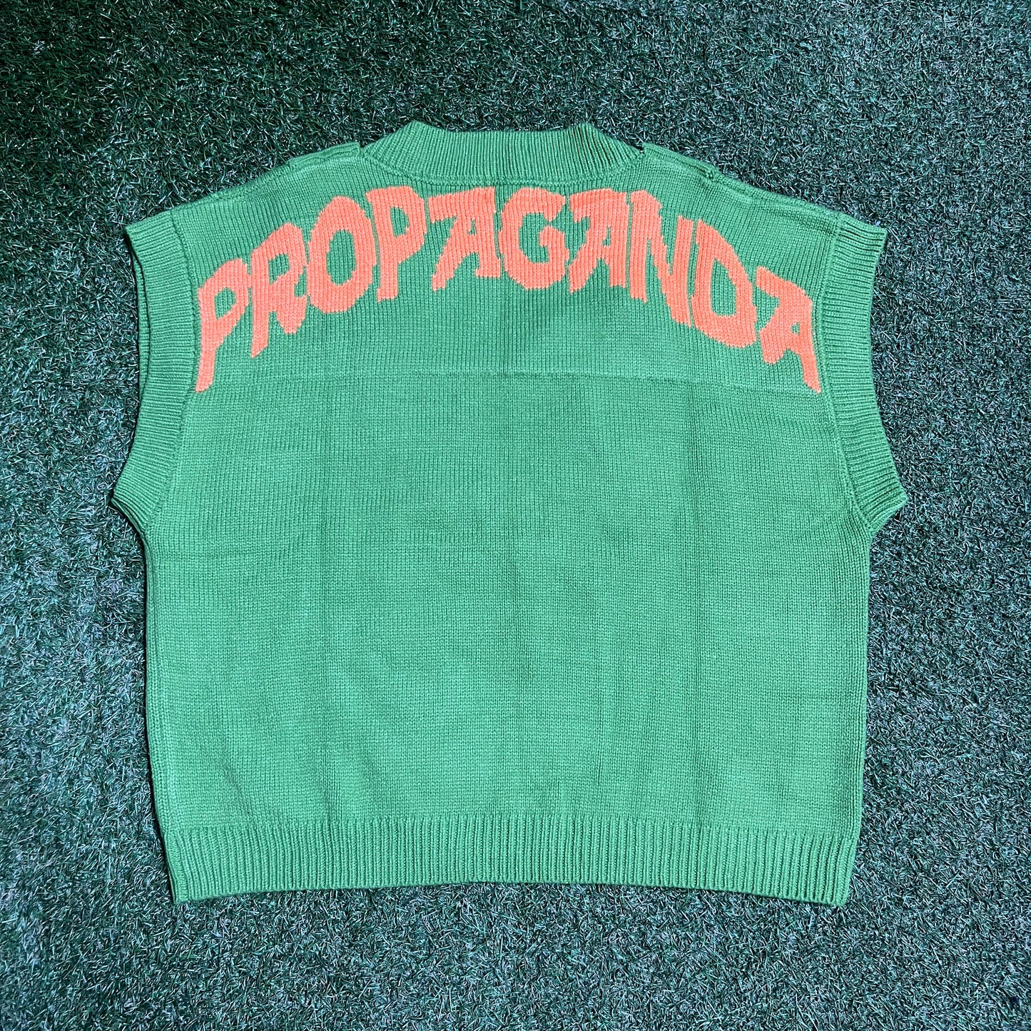Vale "Propaganda" Double V Neck Green Vest Size Large USED x13691