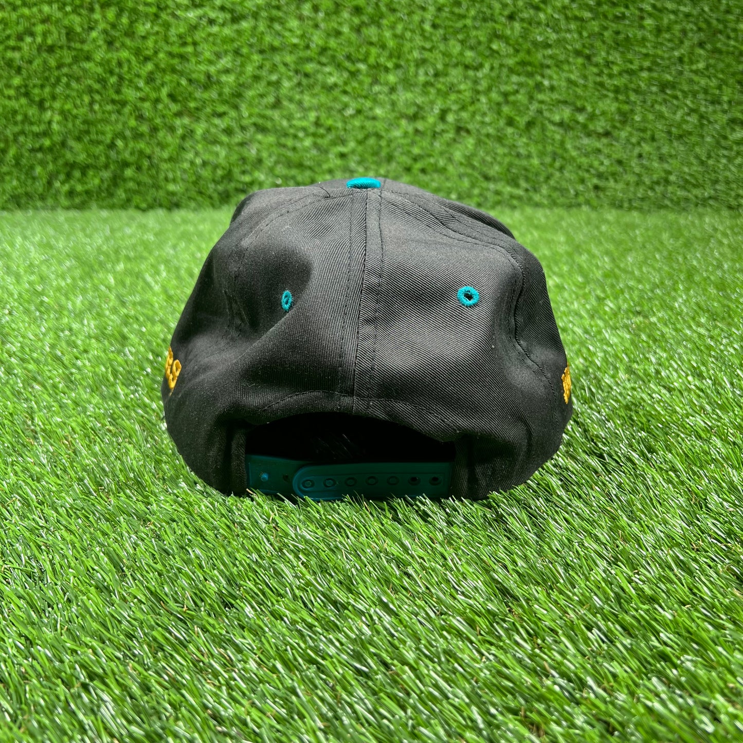 1990s Jacksonville Jaguars Black/Teal Snapback Hat USED v17110