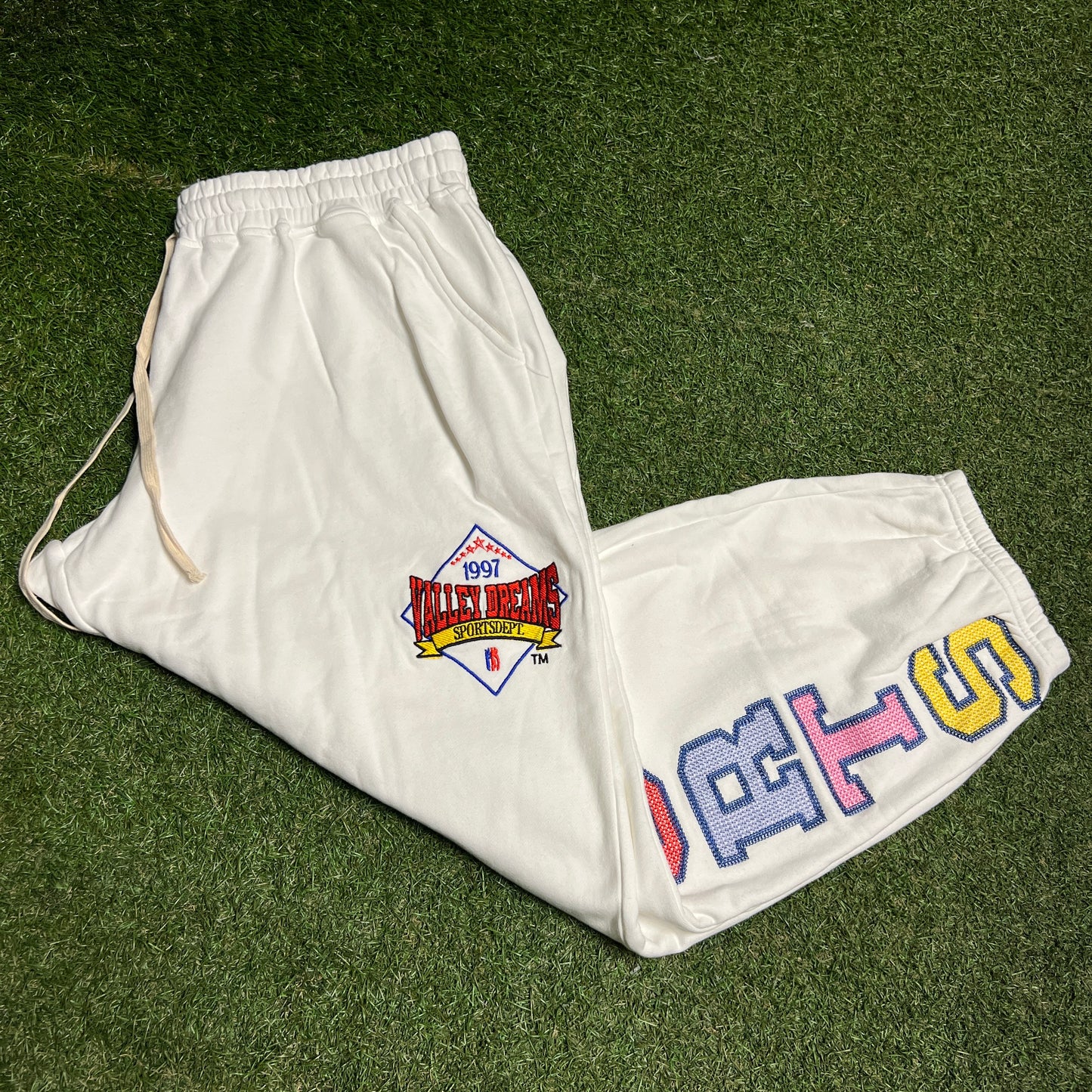 Vale Valley Dreams Sports Dept White Sweatpants Size XL USED x14140