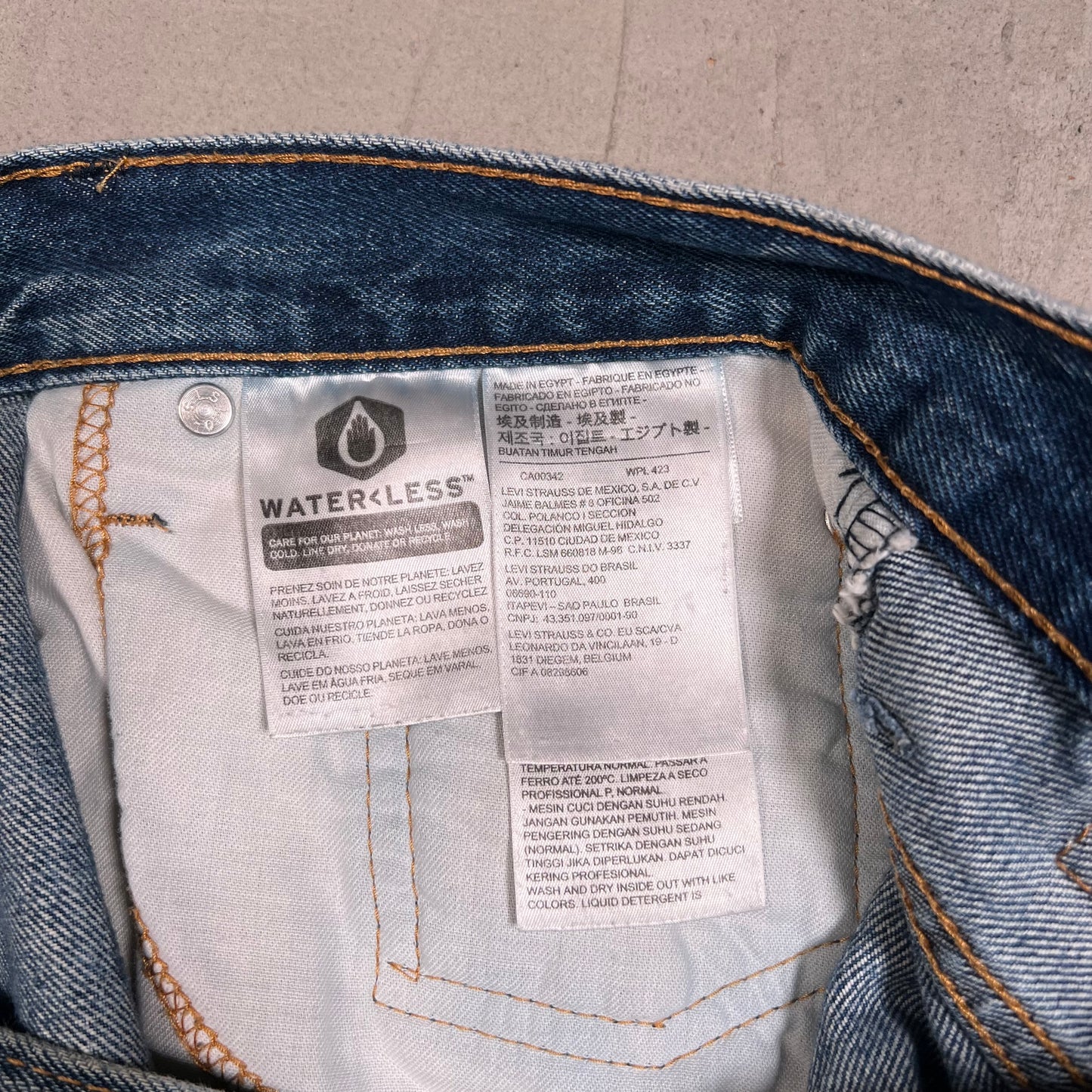 Levis 569 Straight Leg Jorts Size 33 USED v19573