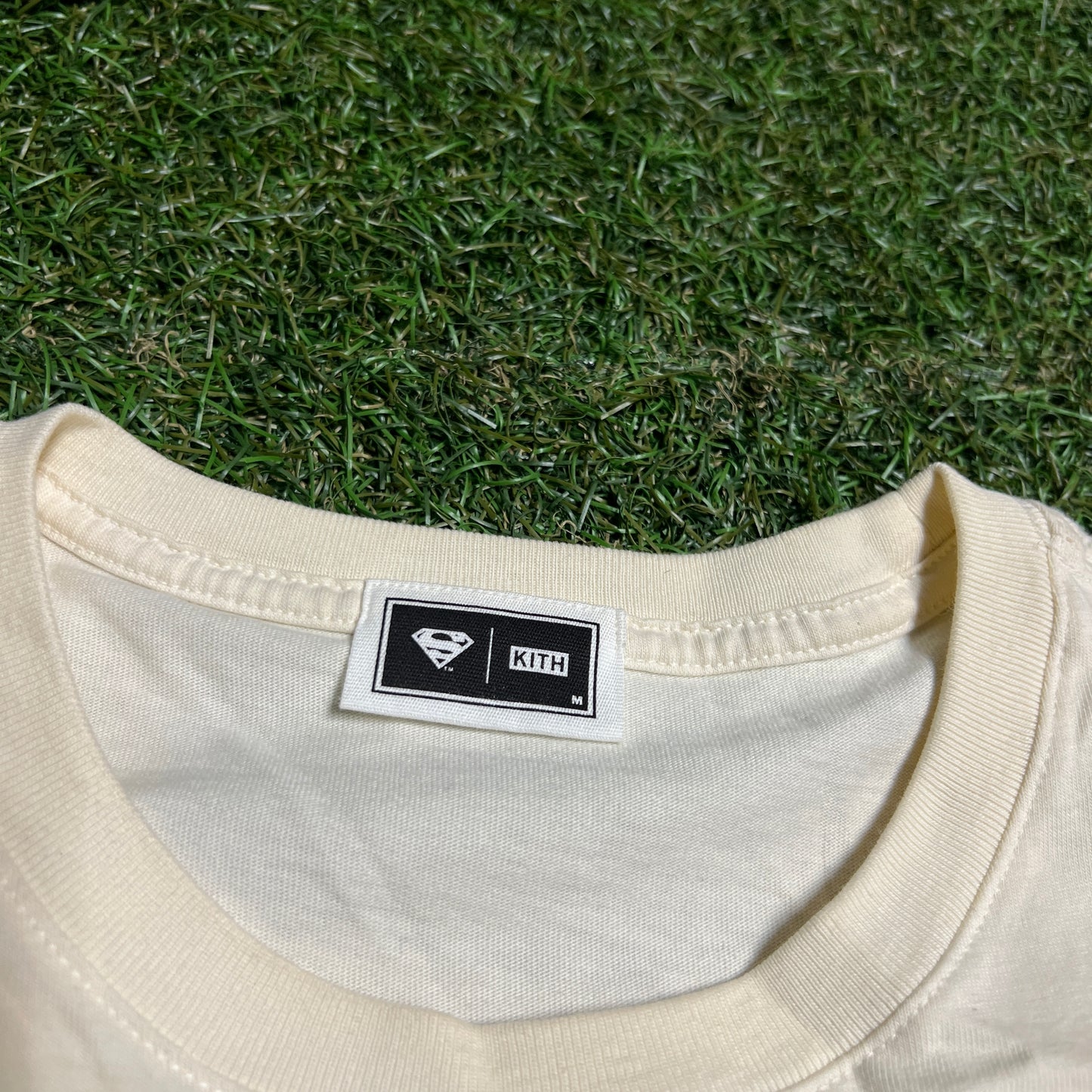 Kith x Superman "No. 1" Cream Tee Size Medium USED x14115