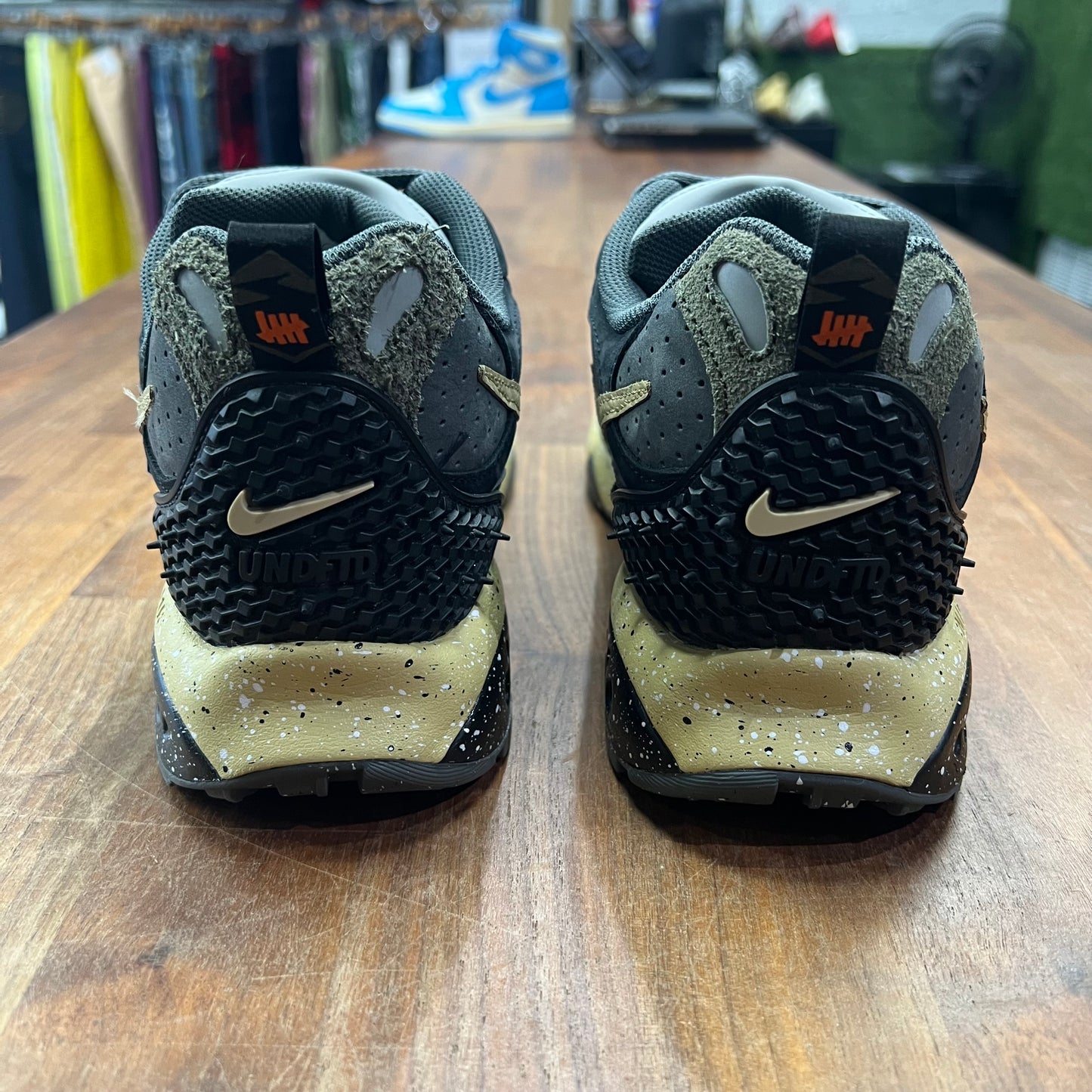 Nike Air Terra Humara Undefeated Cargo Khaki Size 9 USED s16234