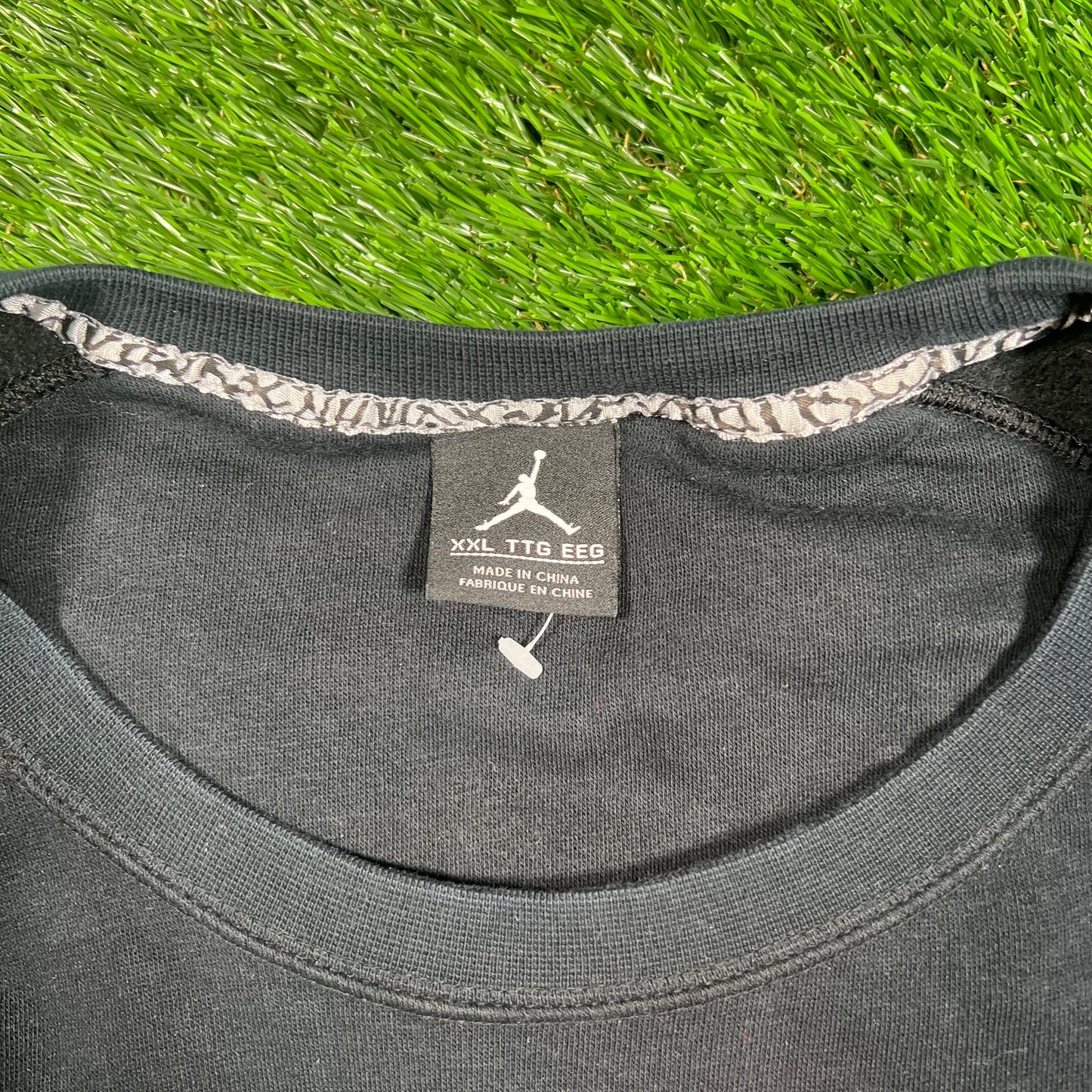 Air Jordan Black Logo Crewneck Size XXL USED V17922