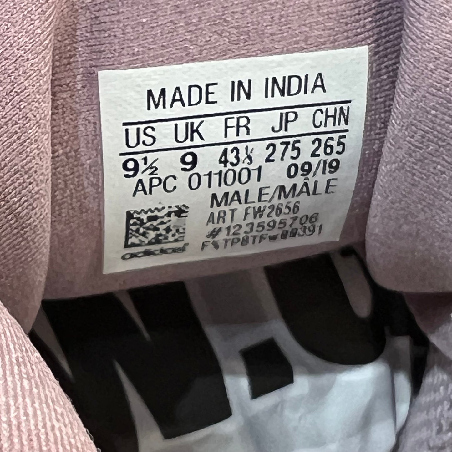 Yeezy 500 Soft Vision Size 9.5 NEW s16118