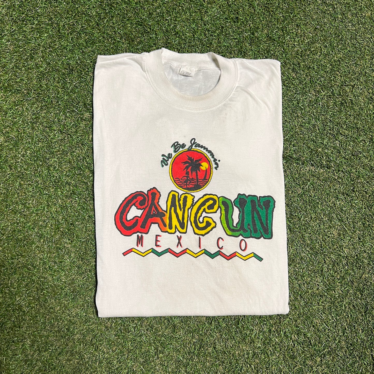 1990s Cancun Mexico White Tee Size Large USED v16123