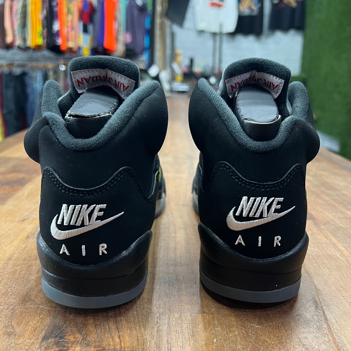 Jordan 5 Black Metallic (2016) Size 5Y USED s17101