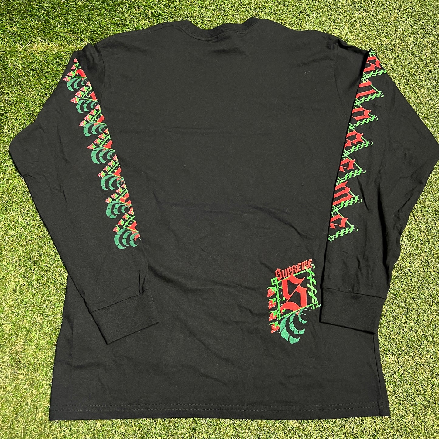 Supreme Strawberries Black Longsleeve Size Large USED x13562