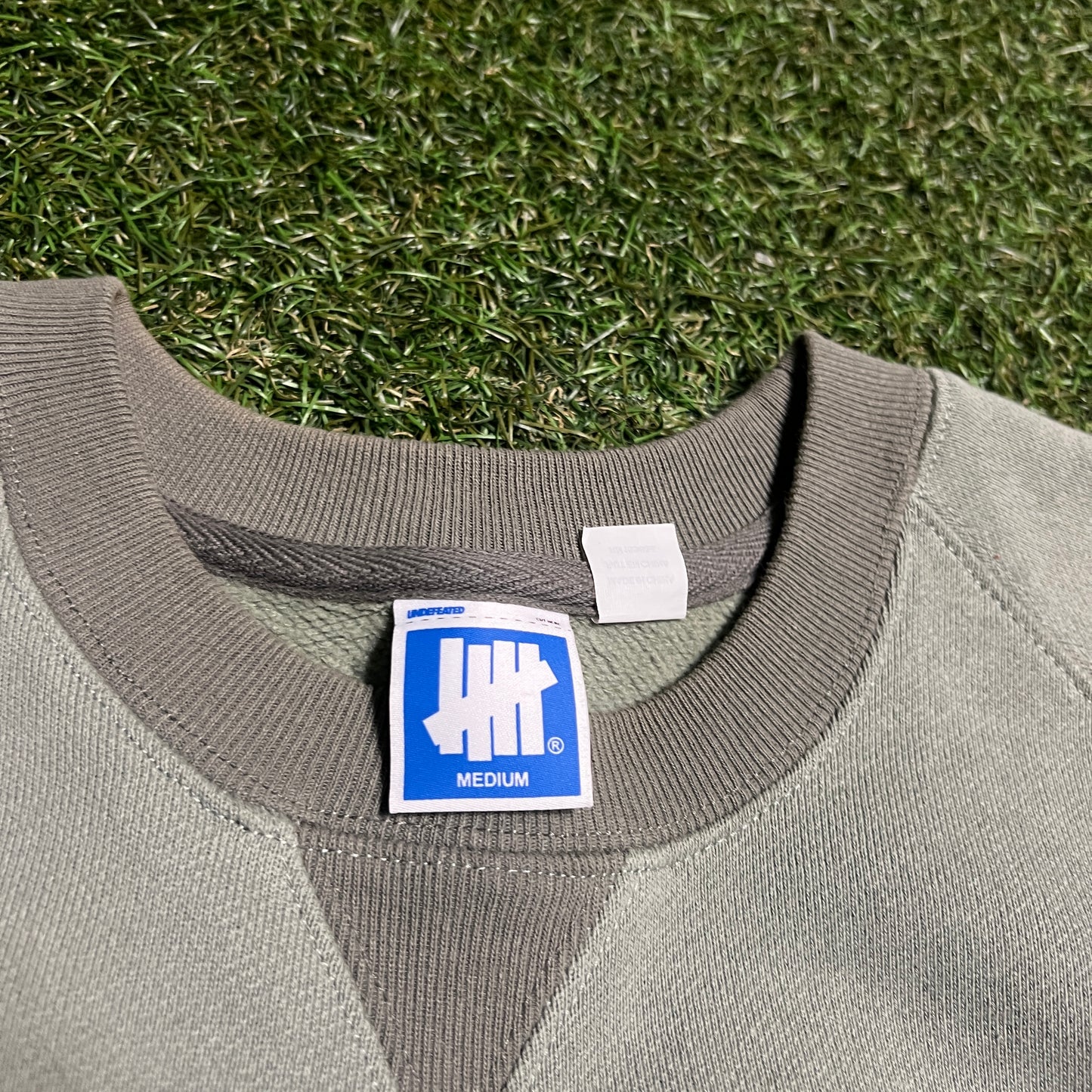 Undefeated Green Monochromatic Crewneck Size Medium USED x14094