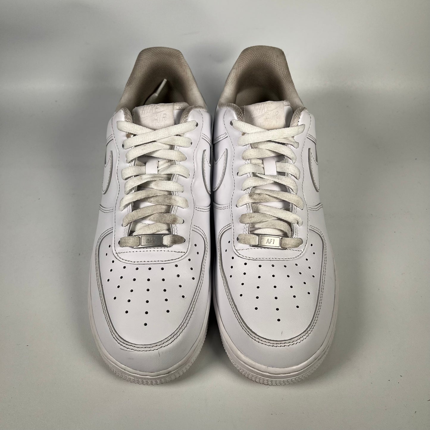 Nike Air Force White (2022) Size 11 USED S18910