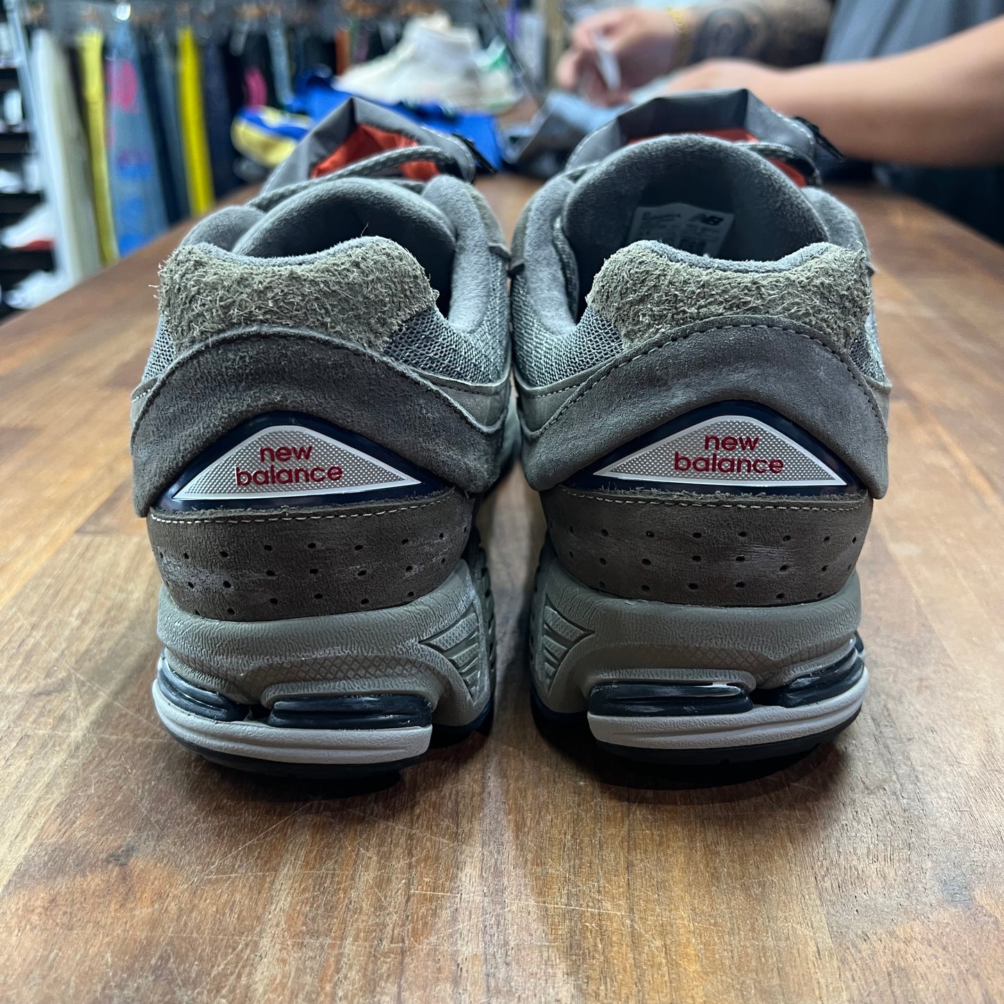 New Balance 2002R Grey Brown Pouch Size 8.5 USED s16444