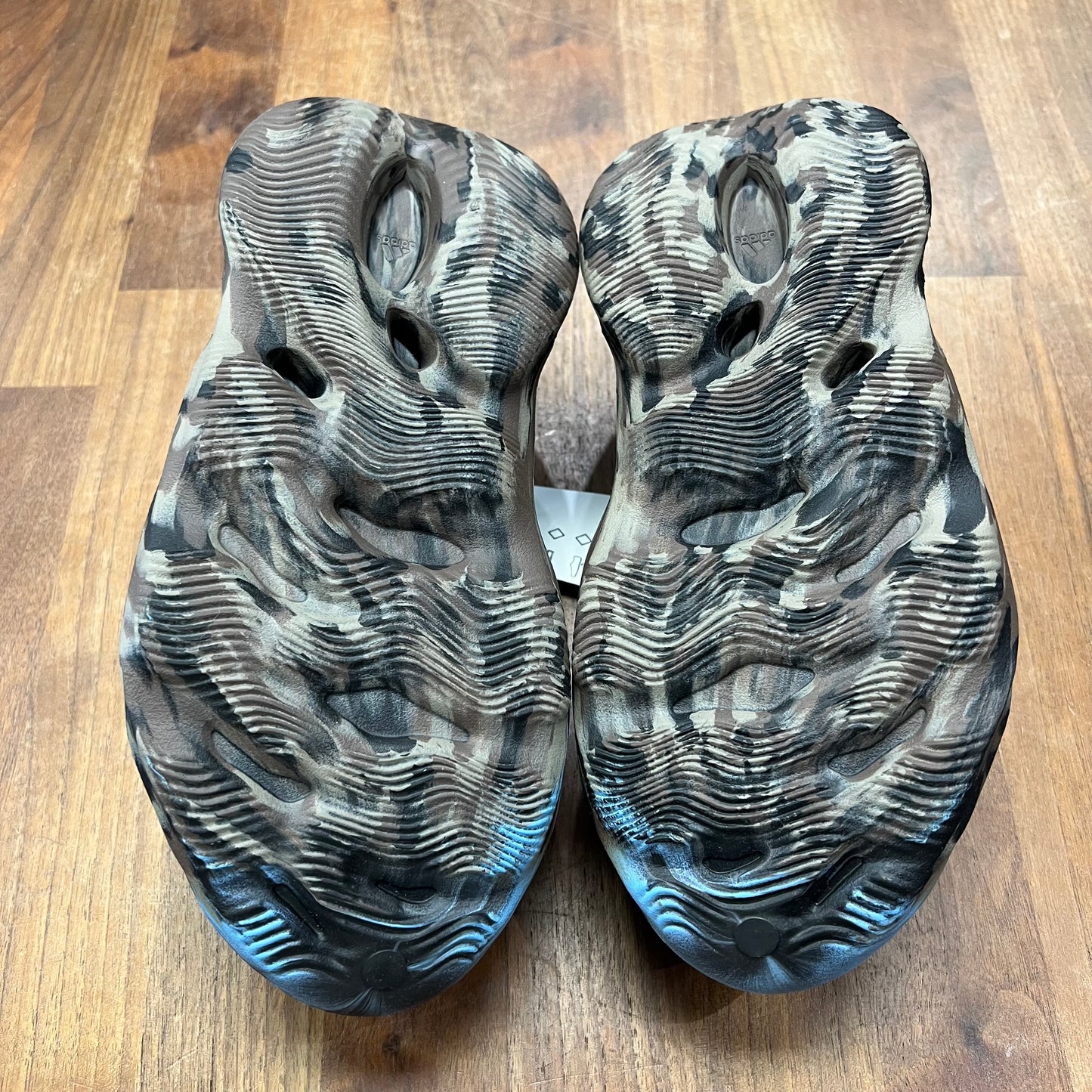 Yeezy Foam Runner MX Cinder Size 9 NEW s17402