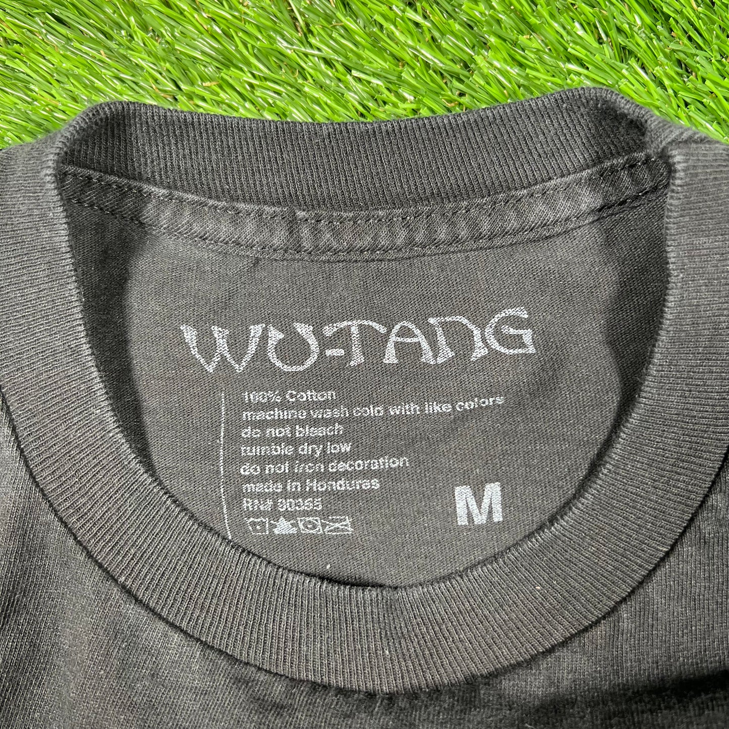 2018 Wu Tang 36 Chambers Album Cover Black Tee Size Medium USED v17170