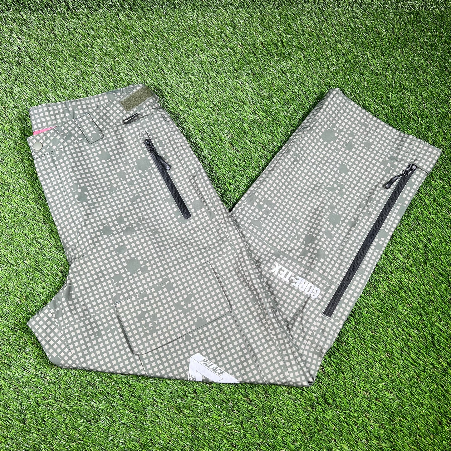 Palace Skateboards Green Gore-Tex Pants Size Medium USED x14303