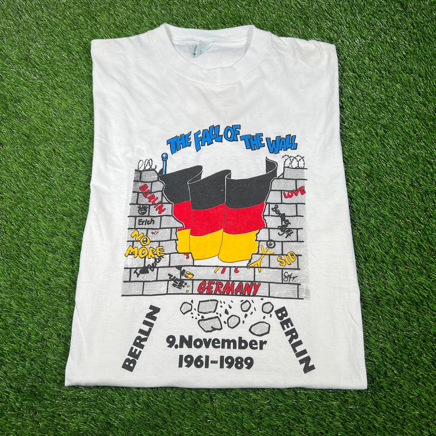 1989 "Fall of the Wall" White Berlin Wall Tee Size XL USED v16816