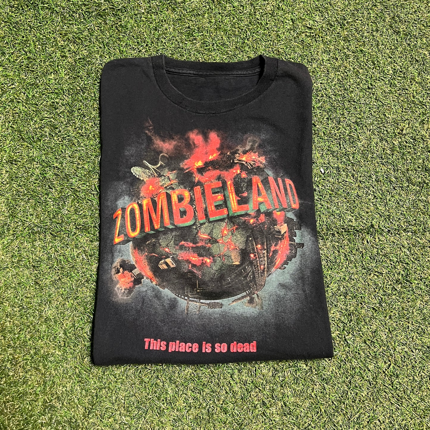 2009 Zombieland This Place Is So Dead Black Tee Size Medium USED v16285