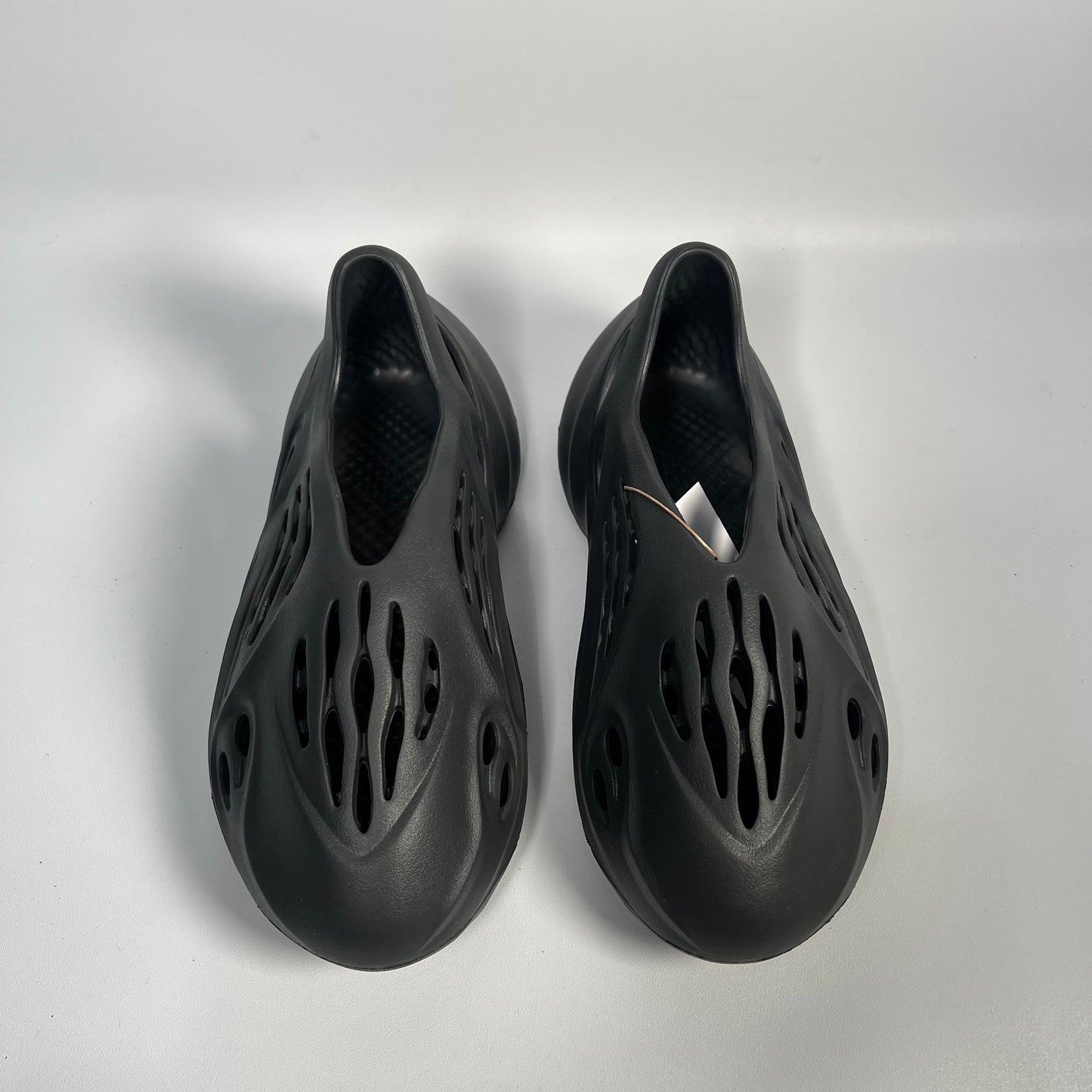 Yeezy Foam Runner Onyx (2024) Size 8 NEW s17616