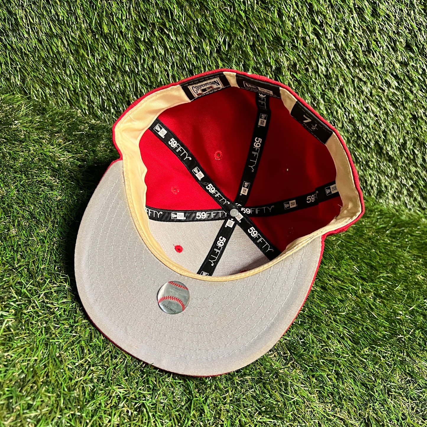 2008 New Era MLB World Series Red Hat Size 7 1/2 USED v15980