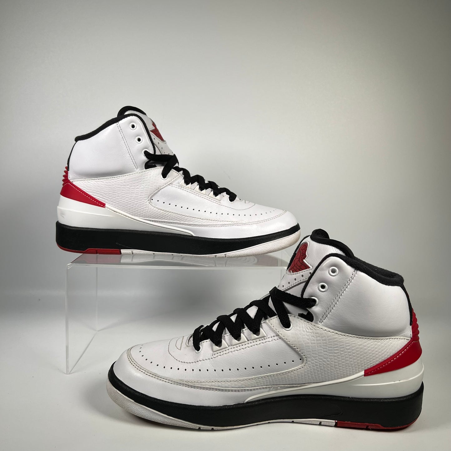 Jordan 2 Chicago (2022) Size 9.5 USED s17978