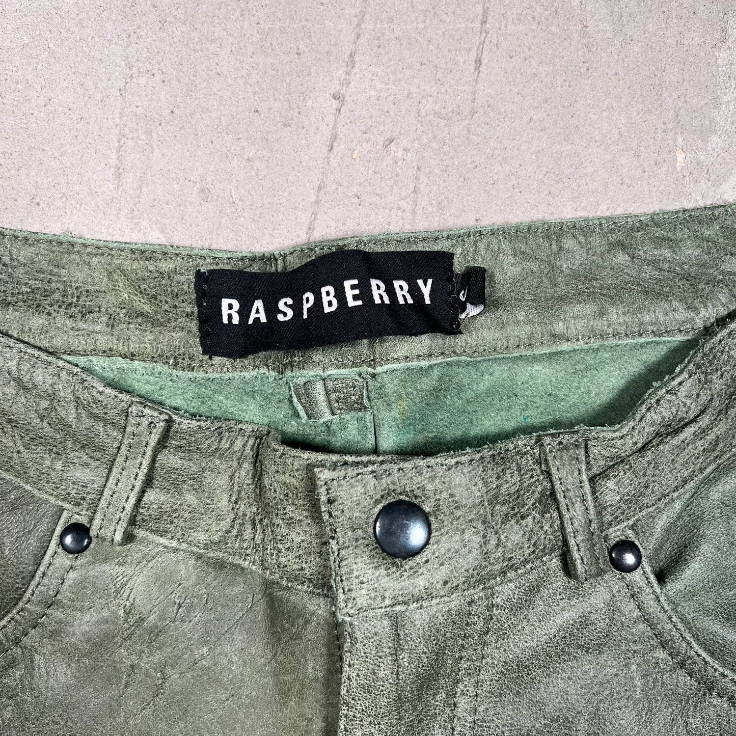 GV Gallery Green Leather Baggie Shorts Size Small USED x17505