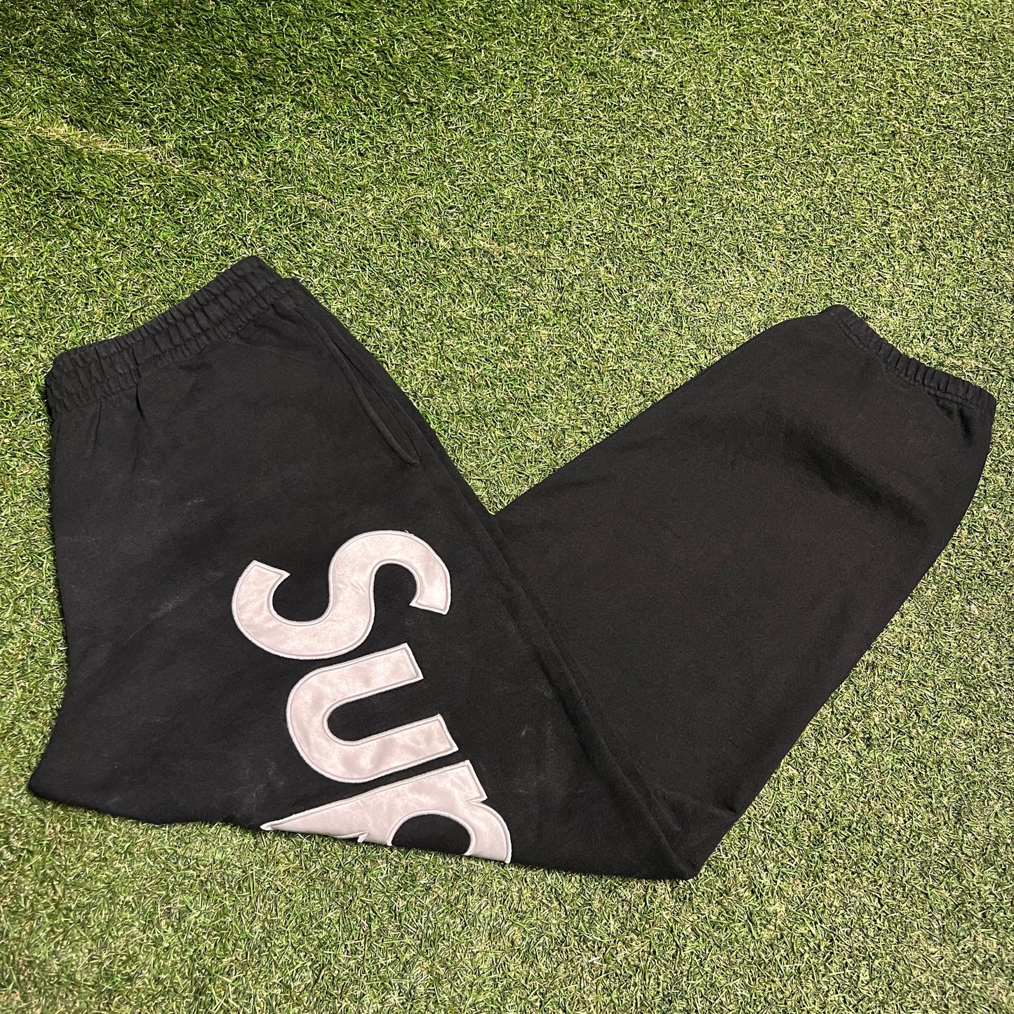Supreme Big Spell Out Logo Black Sweatpants Size Medium USED x13944