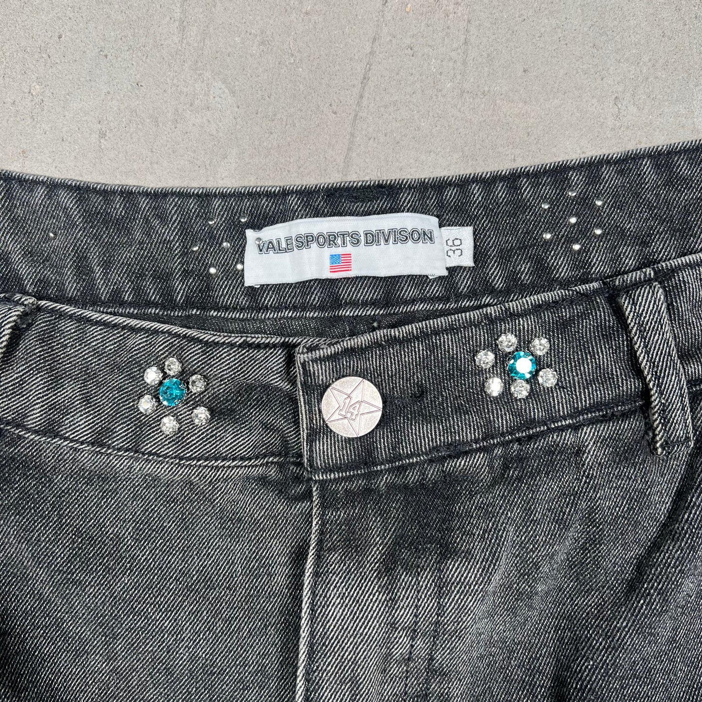 Vale Rhinestone Washed Black Denim Shorts Jhorts Size 36 USED x17341