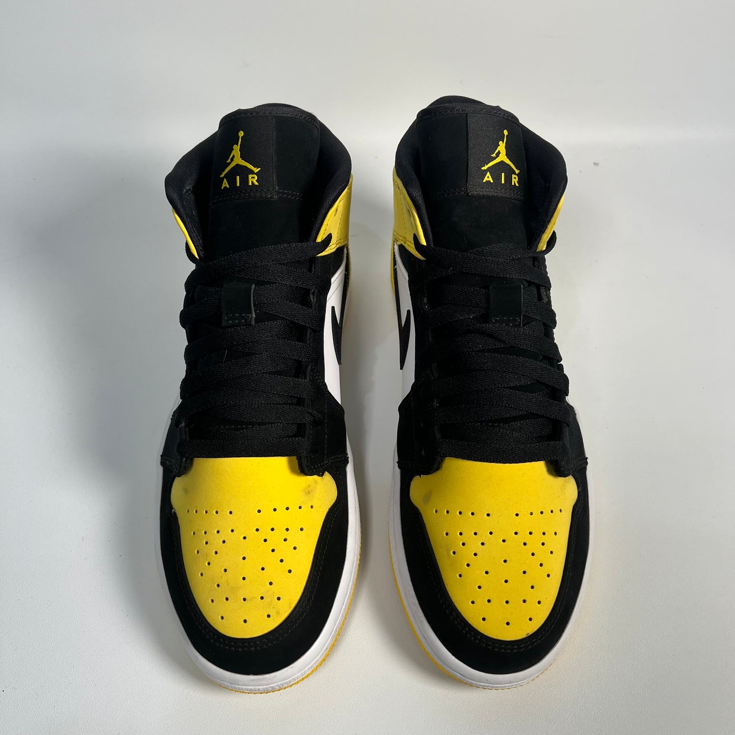 Jordan 1 Mid Yellow Toe Black Size 8.5 USED s17598