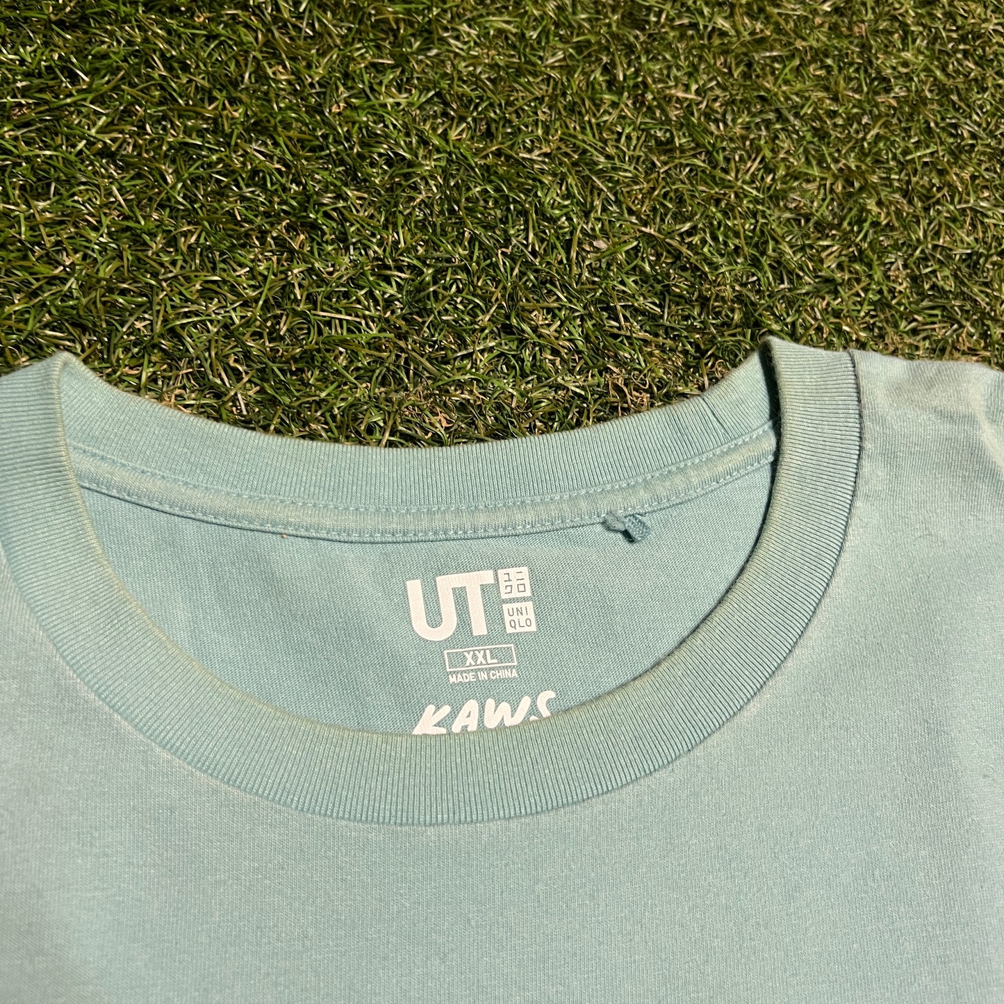 Kaws Uniqlo Blue Figure Sitting Teal Tee Size XXL USED x14055
