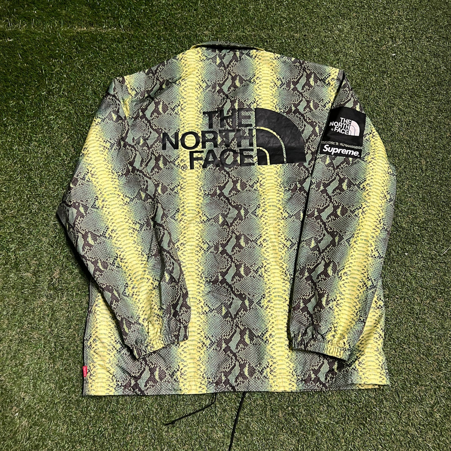 Supreme North Face Snakeskin Taped Seam Coaches Jacket Size Large USED x14102